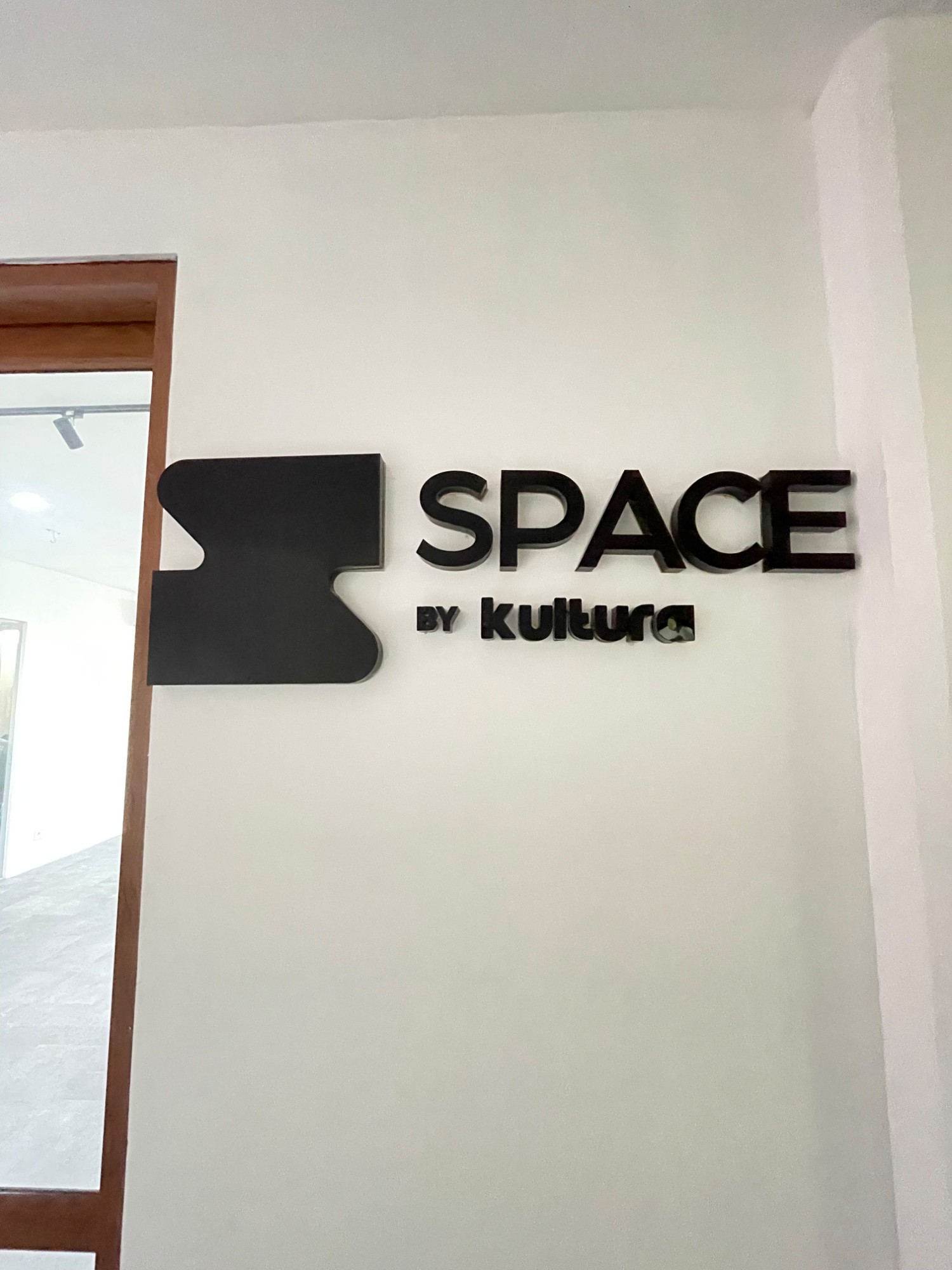 Logo Space by Kultura di dinding lobi